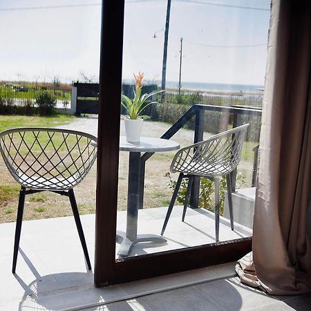 Room Nine 9 Beachfront Apartments Nea Kallikrateia Exterior photo