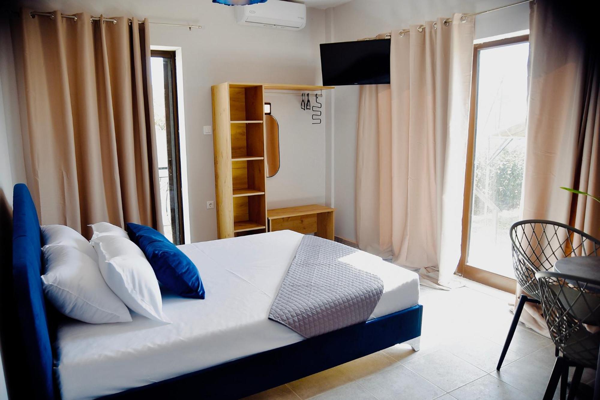 Room Nine 9 Beachfront Apartments Nea Kallikrateia Exterior photo