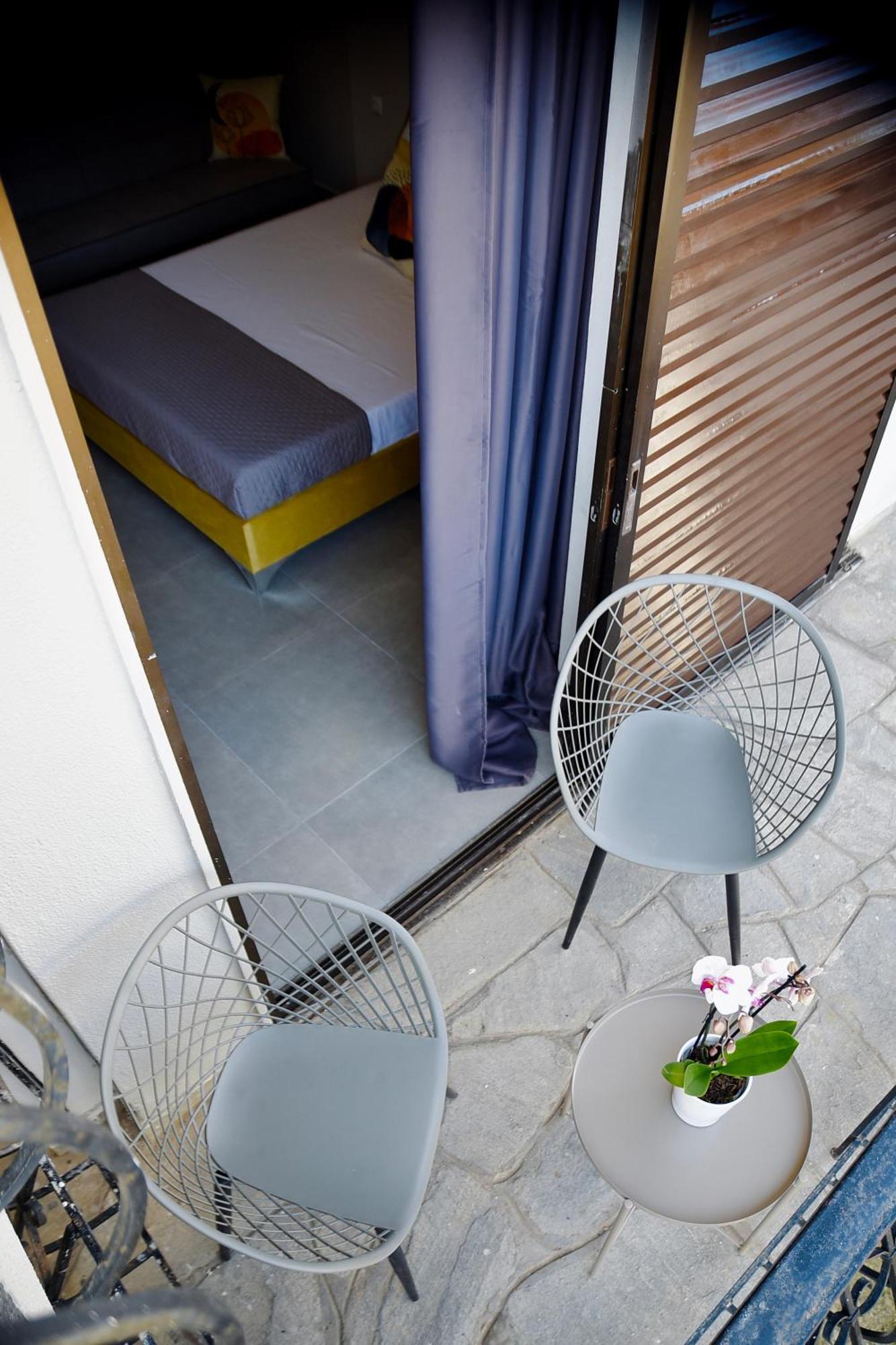 Room Nine 9 Beachfront Apartments Nea Kallikrateia Exterior photo
