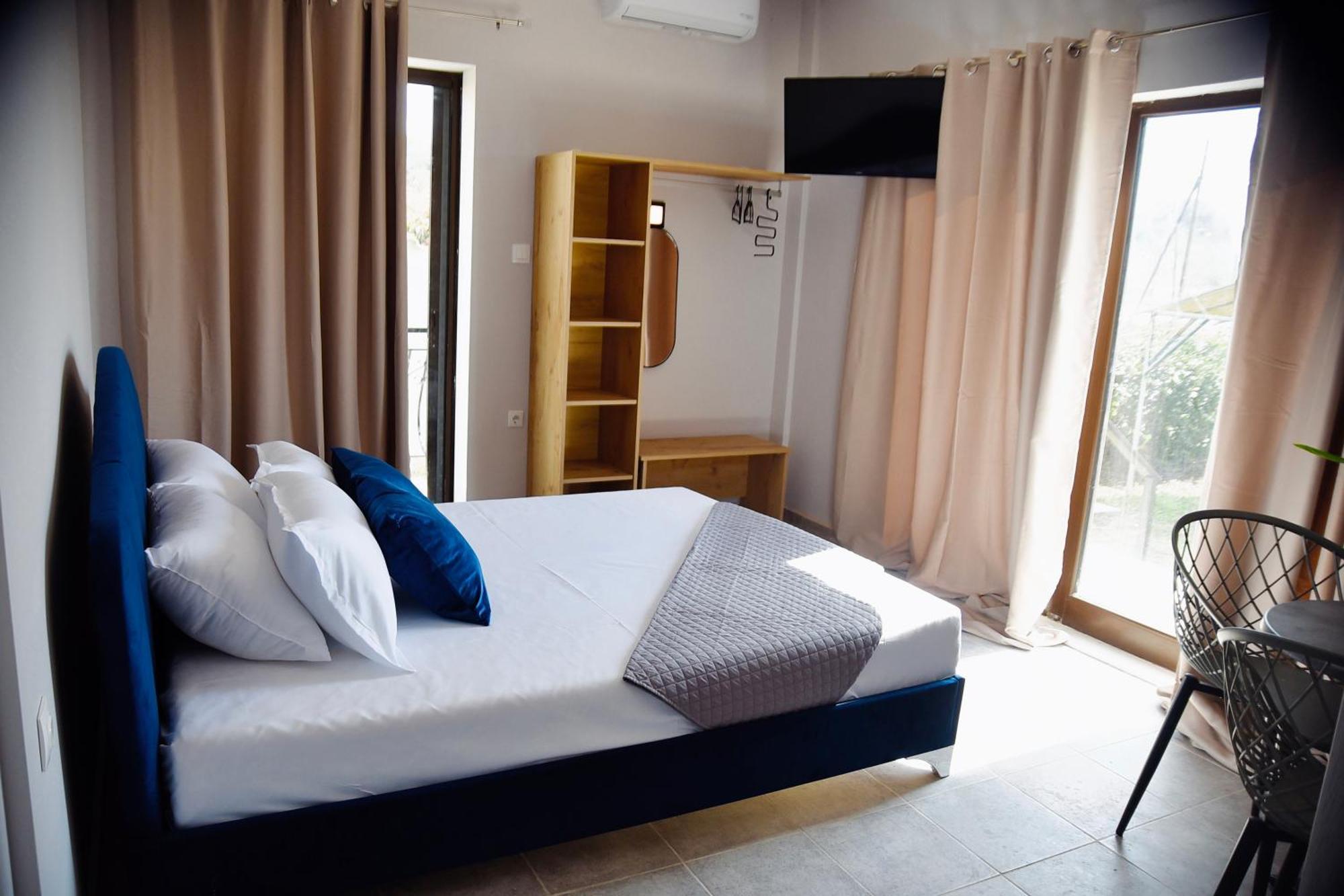 Room Nine 9 Beachfront Apartments Nea Kallikrateia Exterior photo