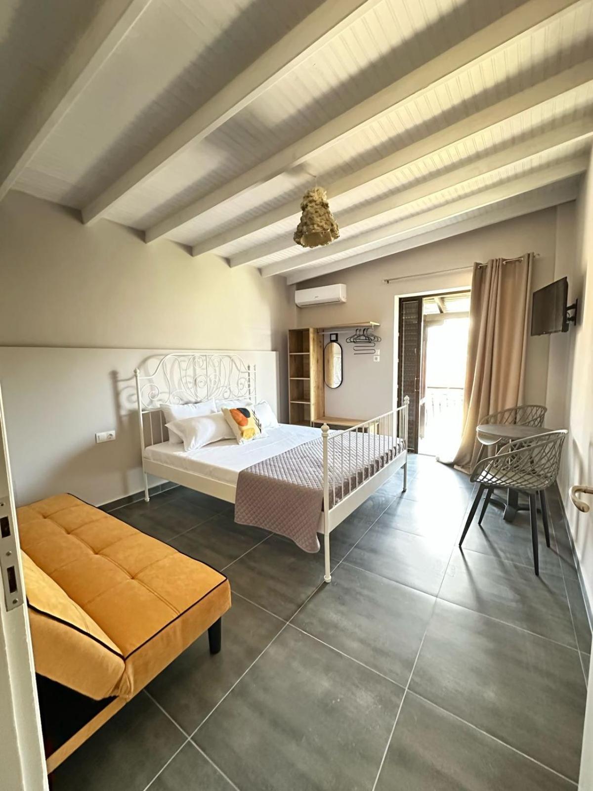 Room Nine 9 Beachfront Apartments Nea Kallikrateia Exterior photo